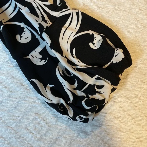 White House Black market black white small 3/4 sleeve dress. Floral print WHBM - Picture 5 of 9